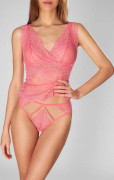 Rosa damtopp av italiensk spets Roxanne Poupee Marilyn S PINK