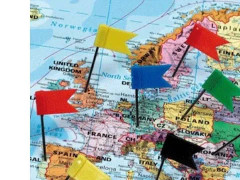 Flagpins i ass. farver med 40 stk. - længde 3,5 cm (nål længde 2,5 cm)