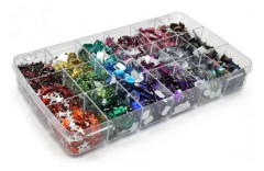 Rhinestones i ask blandade former och färger