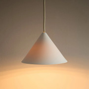 Ceramic Cone hänglampa, vit, Ø19 cm, porslin, G9 – Moebe - Vardagsrum - Design - Keramik - Med en ljuskälla