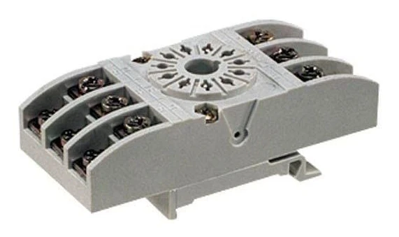Reläuttag R15 2P GZU8 592031