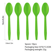 Engångstallrikar, pappersservetter, pappersmuggar och bestickset med fotbollstema för festdekorationer