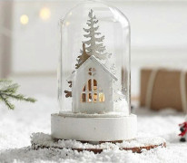 Liten nattlampa med belysning, snödekoration, julgran, glashus, juldekoration
