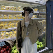 Koreansk Version av Khaki Liten Kostym Avslappnad Passform Smal Kort Jacka för Kvinnor Tidig Höst Ny Enkelknäppt POLO-krage Praktisk Användning XL