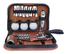 Komplett presentförpackning med golftillbehör med PU-förvaringsväska, allt-i-ett golfkit inklusive bollar, peggar, scorekort, avståndsmätare, multiverktyg, borste