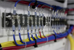 Blue Sea Systems terminal block 8 circuit 65A svart
